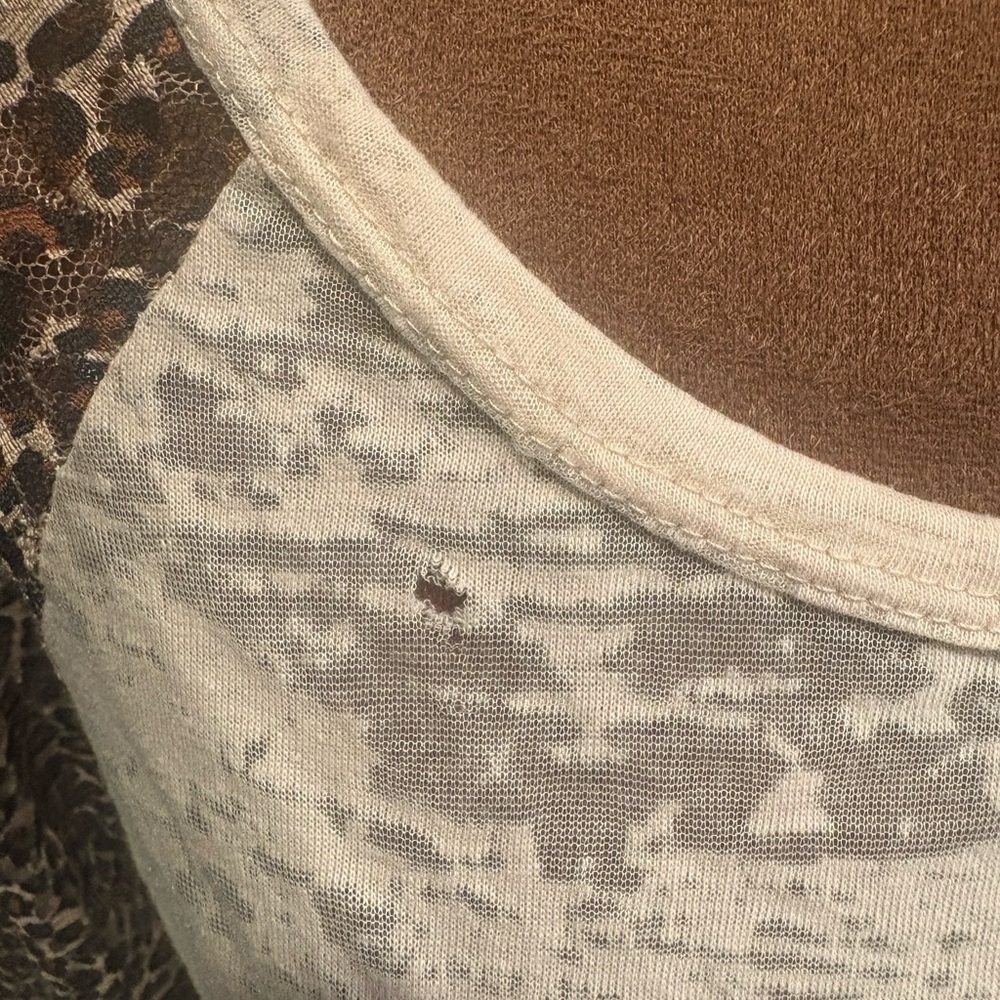 Leopard Print Raglan Sleeve Top - Picture 6 of 6